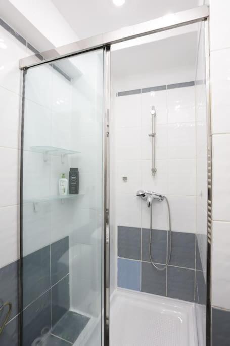 1 Bdrm Apartment In City Center บูคาเรสต์ ภายนอก รูปภาพ