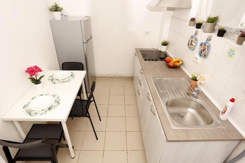 1 Bdrm Apartment In City Center บูคาเรสต์ ภายนอก รูปภาพ